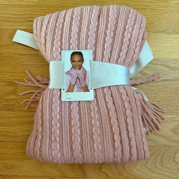 NWT New York & Company Dusty Pink Winter Scarf and Glove Set - Picture 3 of 10